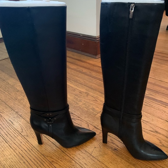 Woman’s boots - Picture 3 of 5